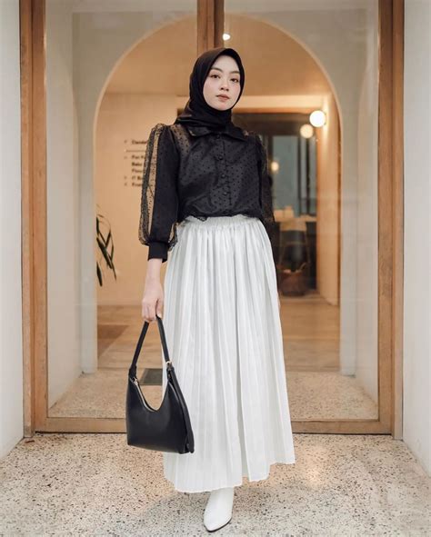 Ide Mix And Match Outfit Hitam Putih Ala Selebgram Meirani Amalia