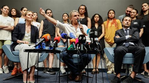 17 bailarines de Nacho Cano denuncian a la Policía por coacciones y