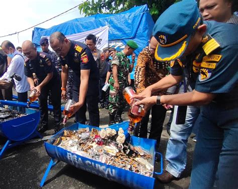 Bea Cukai Parepare Musnahkan Jutaan Batang Rokok Ilegal BACA PESAN