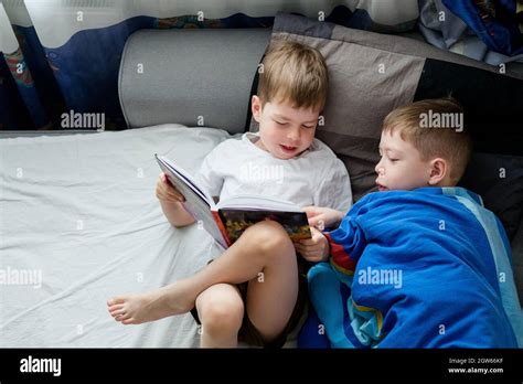 Sleepover with kids hi-res stock photography and images - Alamy