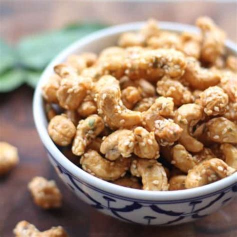 Sweet And Spicy Sriracha Roast Cashews