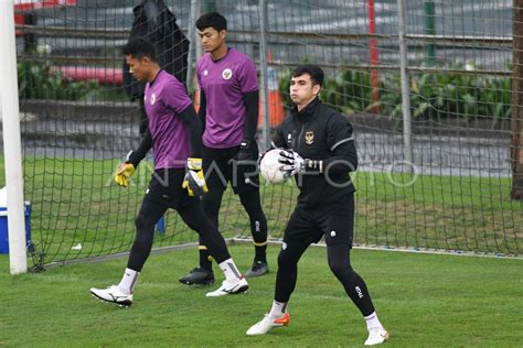 LATIHAN TIMNAS INDONESIA JELANG SEMI FINAL PIALA AFF ANTARA Foto