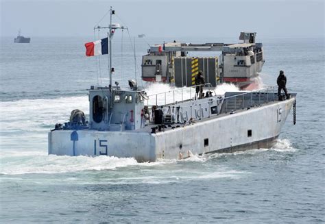 Focus Les PHA Du Type Mistral Mer Et Marine Marine Nationale