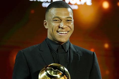 Kylian Mbapp El Mejor Jugador De La Temporada En Los Globe Soccer Awards