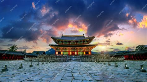 Premium Photo Gyeongbokgung Palace At Twilight In Seoul South Korea