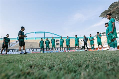 Photo Gallery Official Training PSS Vs Persebaya Jum At 26 Agustus