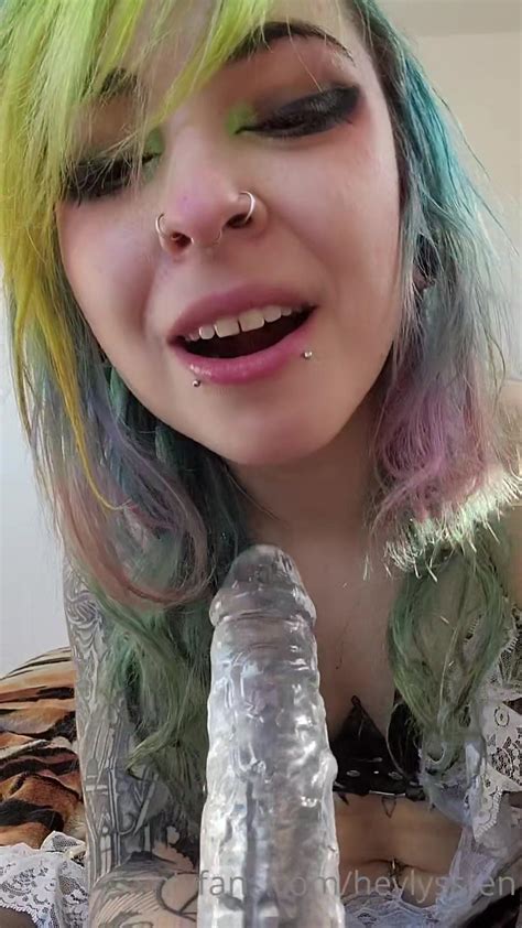 HeyLyssten Close Up Dildo Blowjob OnlyFans Video Leaked Lewd Influencers