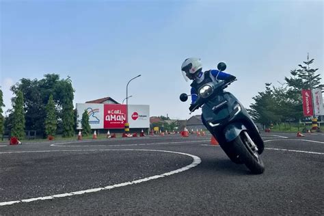 Panduan Lengkap Teknik Menikung Aman Untuk Pengendara Motor Tips Dan