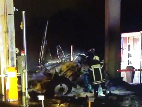 Chofer De Cami N Muri Calcinado Tras Chocar Con Peaje En Puerto Montt