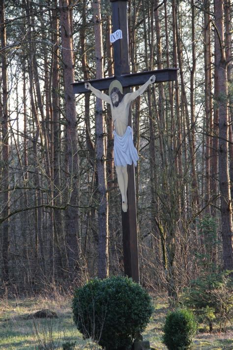 Krzyż obok cmentarza w Tworogu TWG Kurier