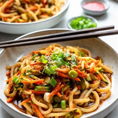 Udon Nudeln Mit Hoisin Sauce Und Gem Se Rezept Elle Republic