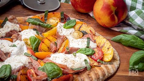 Gegrilde Pizza Met Nectarine En Prosciutto BBQ Helden