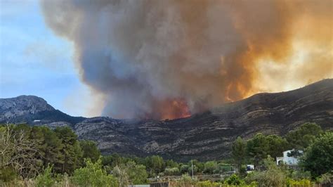 Incendio Tàrbena Declarado Un Incendio Forestal Entre Tàrbena Y Xaló