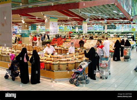 Un Supermercado En Arabia Saudita Fotograf A De Stock Alamy