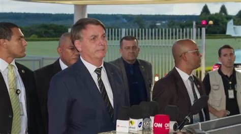 Eu Não Sou Coveiro Frase De Bolsonaro Durante Pandemia Viraliza Em