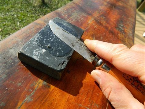 How to Sharpen a Knife With a Stone | Ten Reviewed