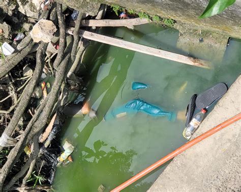 Jasad Pria Tanpa Identitas Ditemukan Mengapung Di Saluran Air Dekat