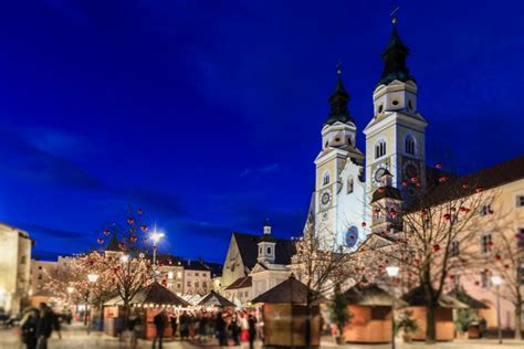 Lake Gardas Traditional Christmas Markets Are Pure Magic