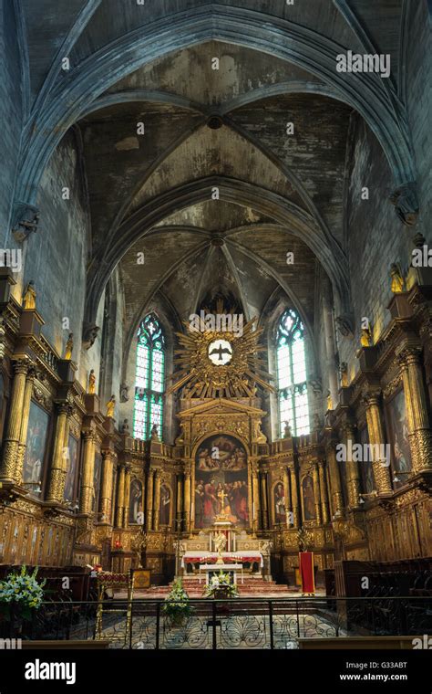 Saint Pierre Basilica, Interior, Avignon, Vaucluse, France Stock Photo ...