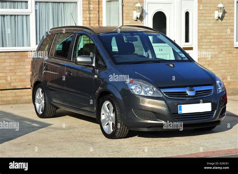 A Vauxhall Zafira People Carrier Parked In A Drive In The Uk Stock