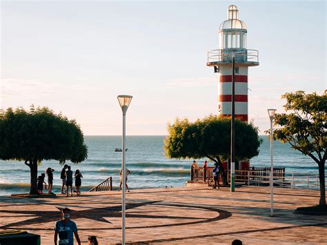 People Walking on the Beach · Free Stock Photo