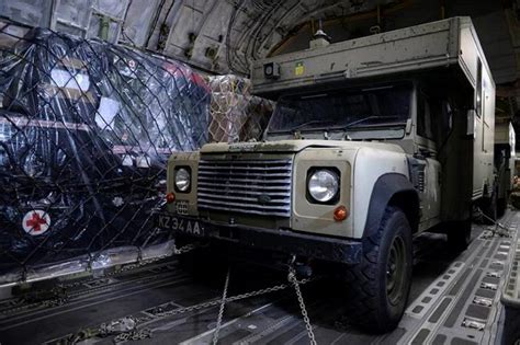 Warwheels Net Land Rover Defender Pulse Field Ambulance Photos