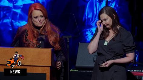 Wynonna Ashley Judds Emotional Tribute To Mom Naomi Judd Youtube