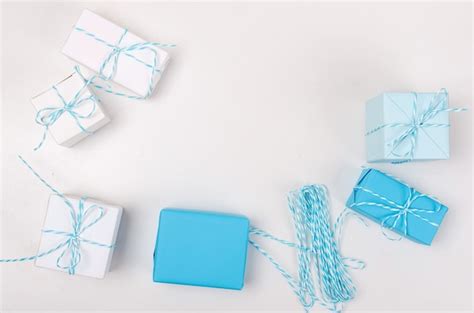 Cajas De Regalo Azules Y Blancas Con Cinta Foto Premium