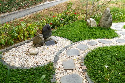 25 Low-Maintenance Landscaping Ideas—From Artificial Turf to ...