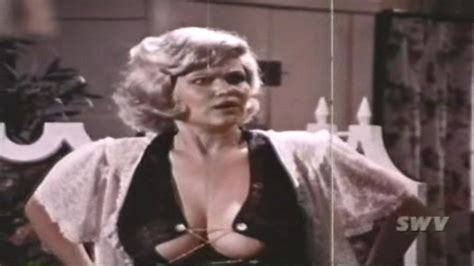 Naked Dorothea Rau in Massagesalon der jungen Mädchen