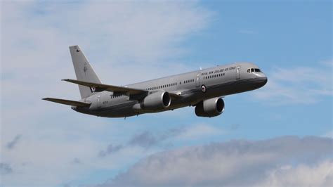 New Zealand Air Force Boeing 757 Breaks Down On Prime Minister S Trip