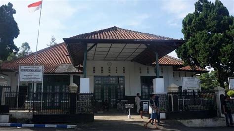 Berwisata Sekaligus Belajar Sejarah Ke Gedung Perundingan Linggarjati