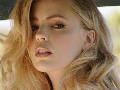 Melissa George With Winged Eyeliner And Pouty Nude Lips Melissa George Pretty Face