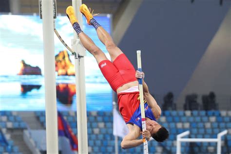 EJ Obiena Qualifies To Pole Vault Finals In Worlds ABS CBN News