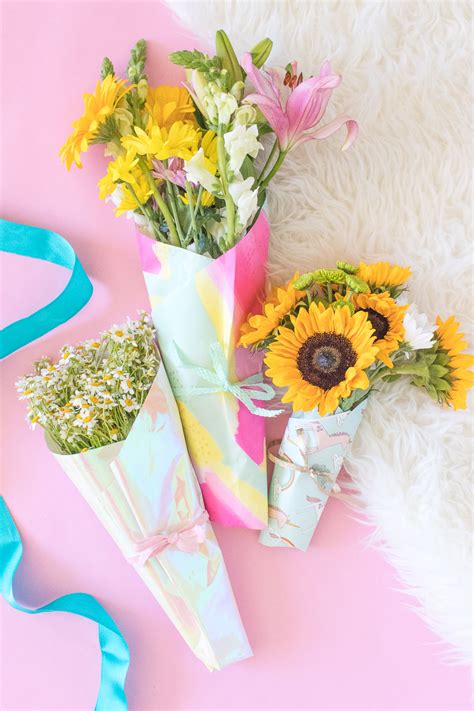 How To Wrap A Bouquet Of Flowers With Wrapping Paper