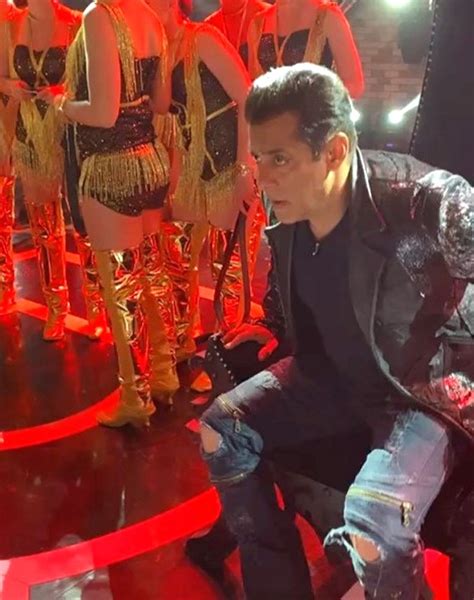 Bigg Boss 13 Grand Finale Salman Khan To Perform Munna Badnaam Hua