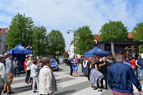 Policjanci Na Obchodach Uchwalenia Konstytucji Iii Maja W Gryficach