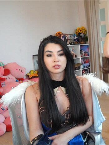 Carolinekwan Carolinekwann Nude Onlyfans The Fappening Plus
