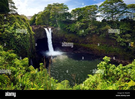 Waianuenue Falls Hilo Big Island Of Hawaii Hi Res Stock Photography And