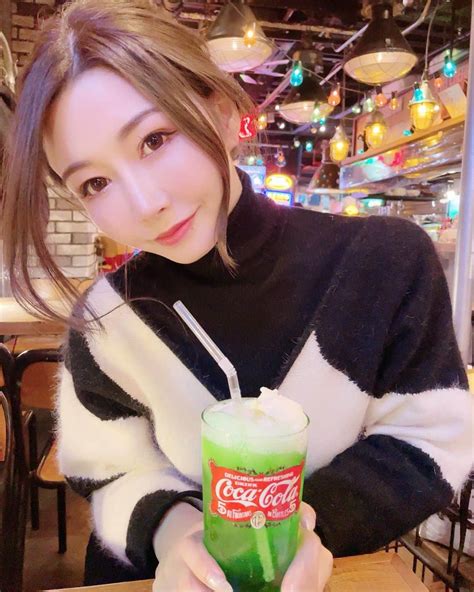 愛弓りょうさんのインスタグラム写真 愛弓りょうInstagram 2月1日の午後3時から10万人ヒョロワーさんありがとうの