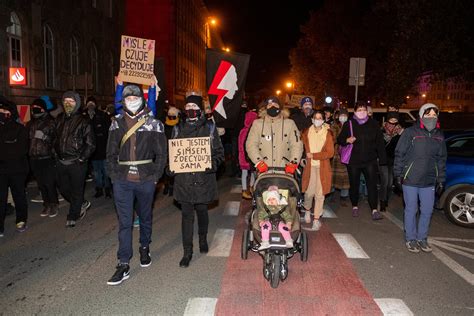 Protest Strajku Kobiet W Poznaniu Rz Dz Cy Chc Uczyni Kobiety