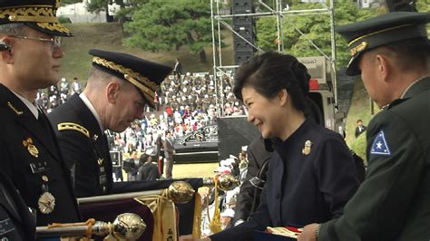 Rok President Awards Eighth Army With The Presidential Unit Citation