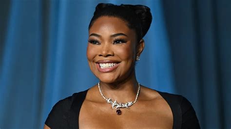 Gabrielle Union Wade Poses Completely Nude While In Onsen