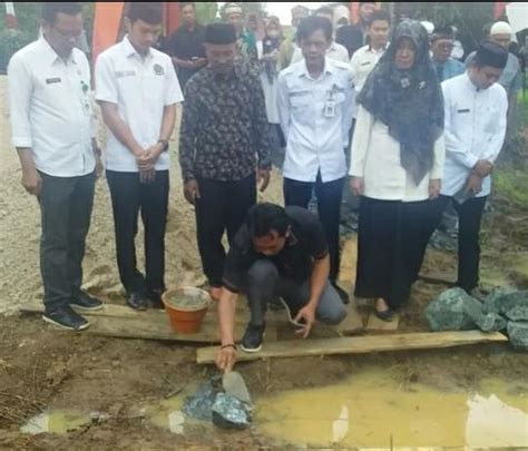 Said Ismail Lakukan Peletakan Batu Pertama Pembangunan Kantor Desa