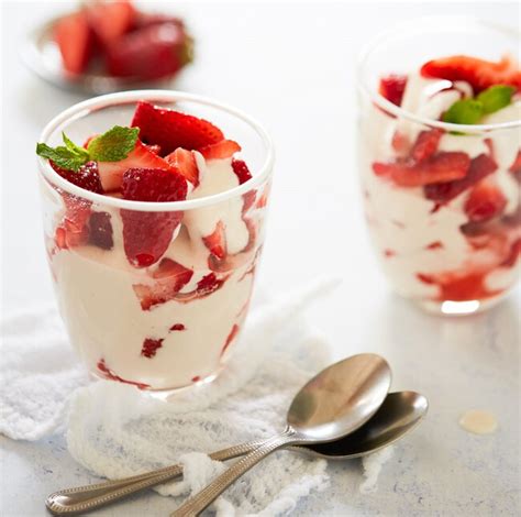 Cómo hacer fresas con crema Receta clásica de postre en México