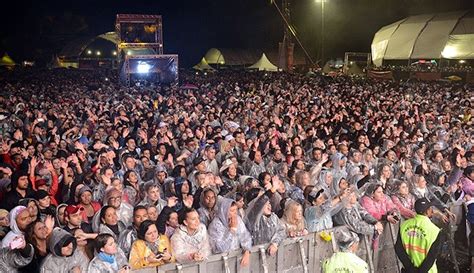 Rede Globo Rpctv Mesmo Com Chuva Grande Público Lotou A Festa Do