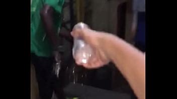 Negão Tomando Rajada de Água XVIDEOS