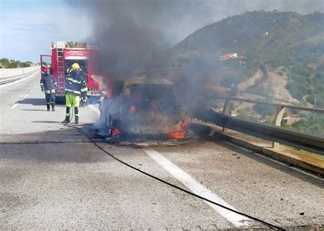 Cefal Auto Distrutta Dalle Fiamme In Autostrada Le Foto Del Disastro