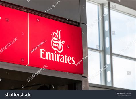 971 Emirates Airline Logo Images, Stock Photos & Vectors | Shutterstock