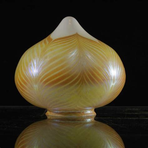 Pulled Feather Art Glass Acorn Shaped Lamp Shade